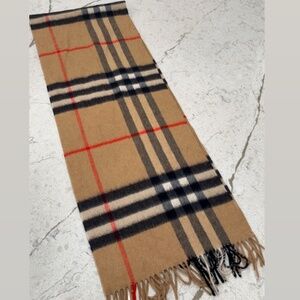 Burberry cashmere scarf in tan and red #BurberryScarf